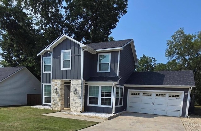 Fabulous 4-bedroom house in charming Pottsboro near Lake and Casino