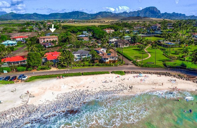 Fabulous 4 br 10 just 1 block to the beach! Hot tub!