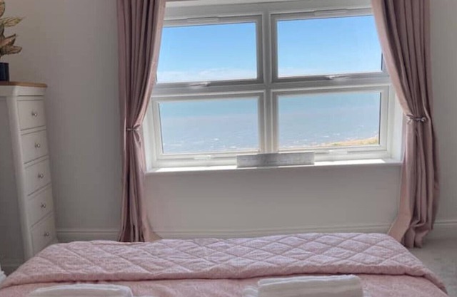 Fabulous 4/5 bedroom house with amazing Sea Views!