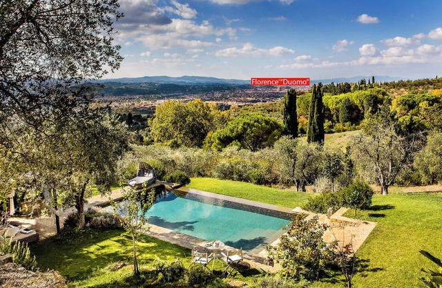 FABULOSA VILLA 4BD CON MAGNIFICA PISCINA Y VISTAS, A MINUTOS DEL CENTRO DE FLORENCIA!