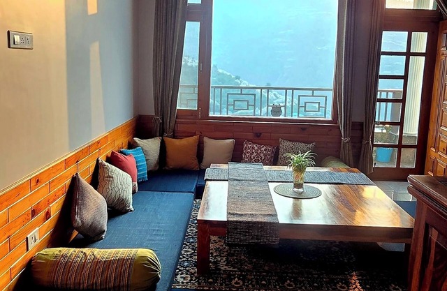 Fabulous 5-bedrooms in Narkanda Nestled in the middle of Apple Orchards