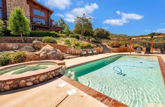 Fabulous Alpine Family Cabin w/Pool, Spa, Mountain & Valley Views!