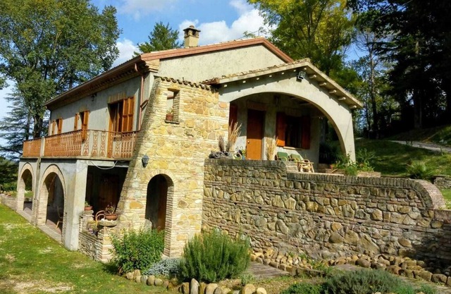 Fabulous holiday home immersed in the green hills of the Marche region