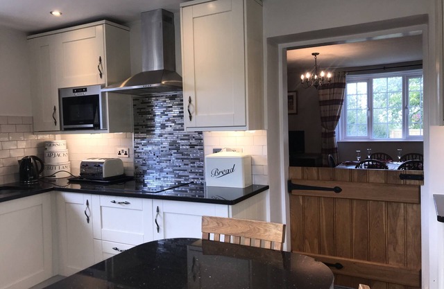 Fabulous Large Country House - Private Hot Tub