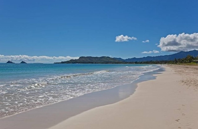 Fabuloso y lujoso Kailua frente a la playa: piscina privada, bañera de hidromasaje, wifi gratuito y estacionamiento