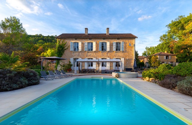 Fabuloso Manoir en una ubicación rural, capacidad para 12 personas, piscina privada climatizada, wifi gratis
