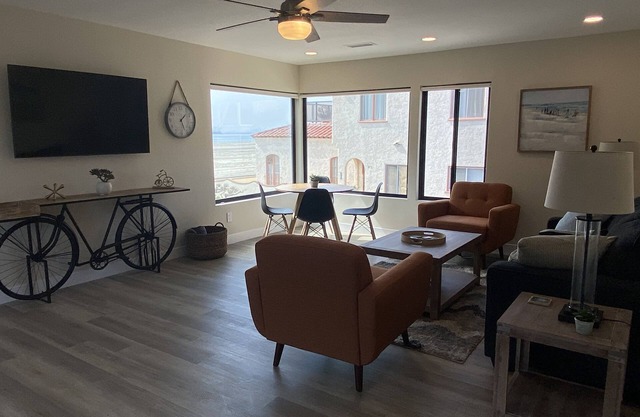 Fabulous private stand alone unit with amazing ocean views and private deck.