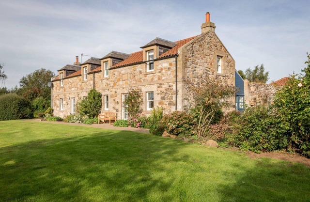 Fabulous Sleeps 10 Country House