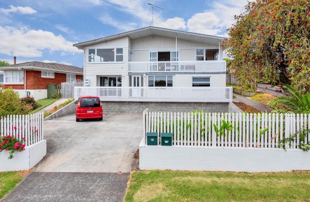 Fabulous Three Bedroom Home In Pakuranga