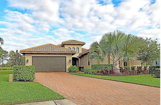 Fabulous Twin Eagles home with Private pool/whirlpool, Unbundled GOLF, Plus more