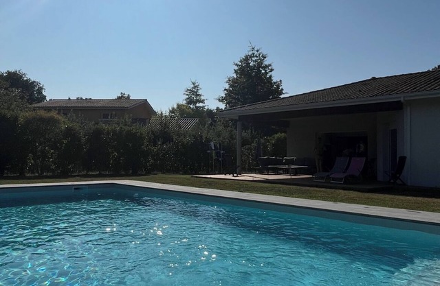 Fabulous villa with pool near Bordeaux and St Emilion