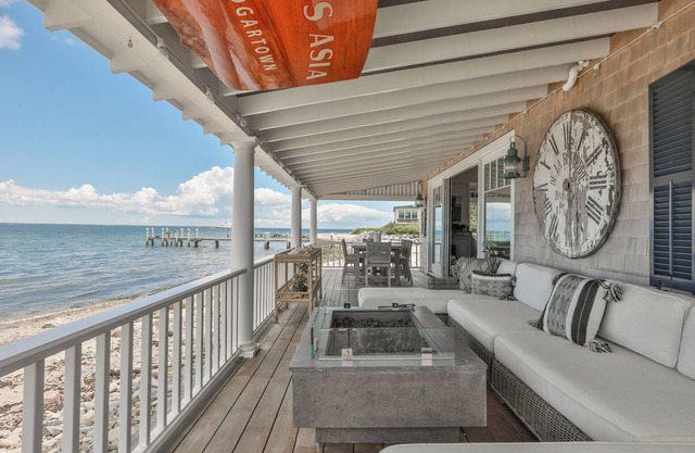 Fabulous Waterfront 3-Bedroom Martha's Vineyard Cottage