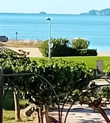 face a la mer