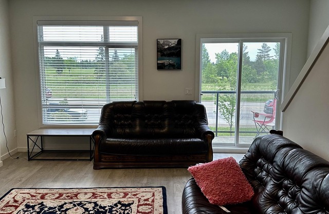Facing Beautiful Golf Course Serene Environment 25 min Airport , with central AC