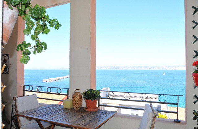 Frente al mar, en la residencia de lujo, a 3 minutos a pie de la playa / catalán
