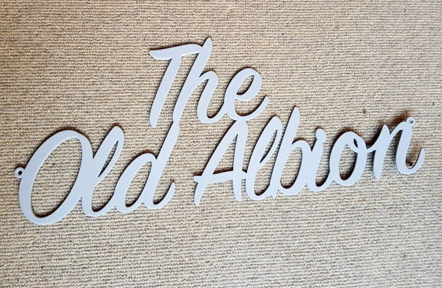 El antiguo albion. Le damos la bienvenida con un espectro inteligente de colores.