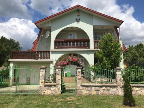 Fahal Guesthouse