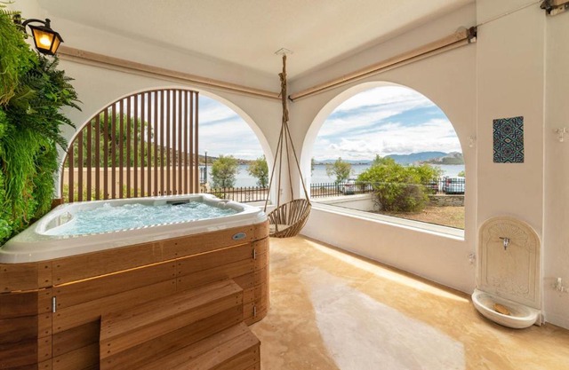 Faidon's Luxury House with jacuzzi by AegianKazarte