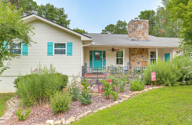 Fairfield Bay Home On Golf Course w/ Fenced Yard!