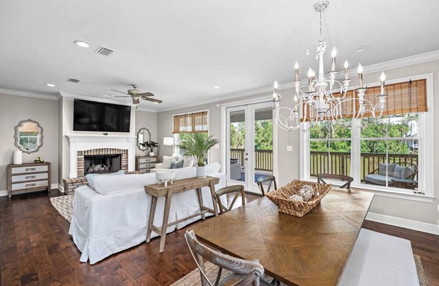 Fairhope Riverhouse/ Waterfront/Private pier/Large back porch/Great for families, sleeps 12