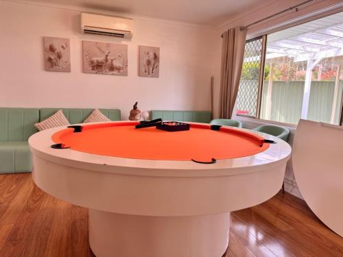 Fairies n Young bloods - Wonderland Getaway at Central Coast with XXXL hot Jacuzzi & Fun - Round pool table and Slide bunk bed