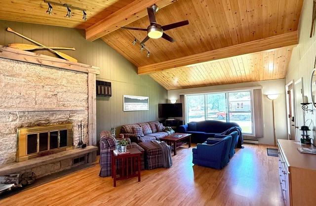 "Fairway to Heaven' – Walk to Golf, Beach, Lake, Bar & More!