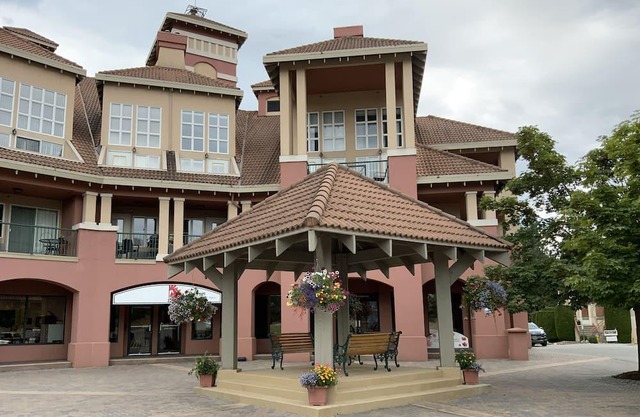 Fairway Woods, Perfect Stay, right on the golf course!