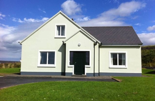 Fairways 20 (10 min walk to Lahinch beach), Short walk to Lahinch, with great views!