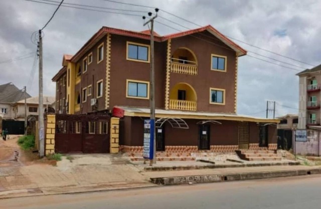 Fairways Apartments: 2 bedroom apartment 10 mins from Winners Chapel Ota