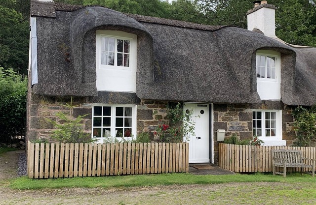 Cuento de hadas de paja Highland Cottage