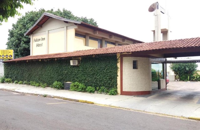 Falcon Hotel