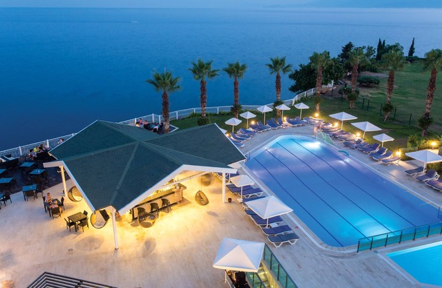 Falcon Hotel