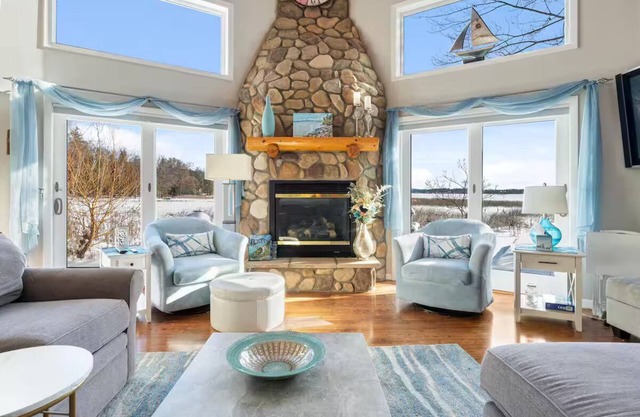 LaNanna's Lakefront Retreat