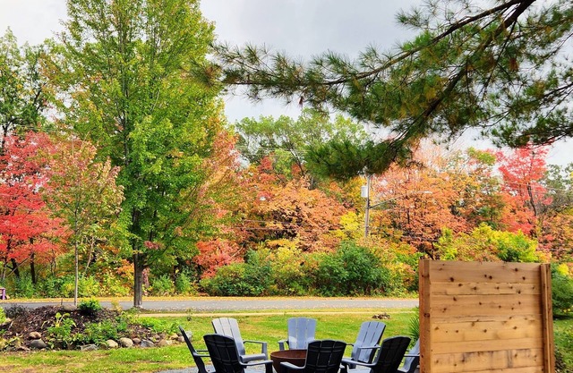 Spring River Views with King bed and NEW Sauna