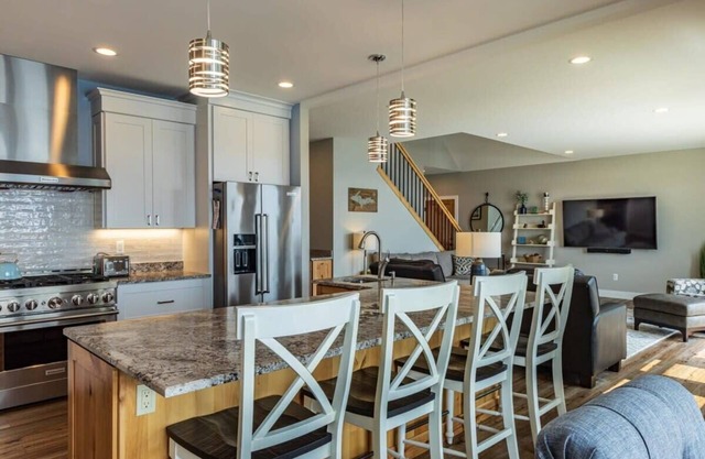 Rare Find|Lakefront Cabin w/ TWO Master Suites