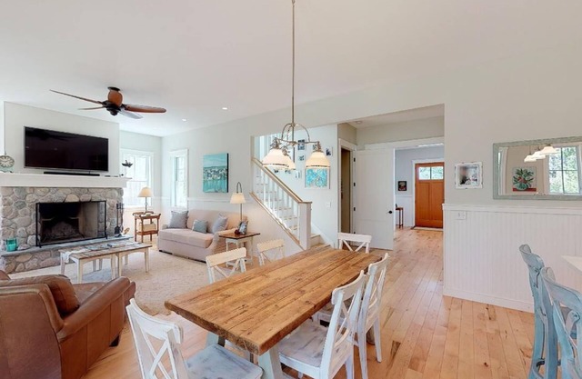 Nueva casa hermosa de 5 dormitorios en Leland Village