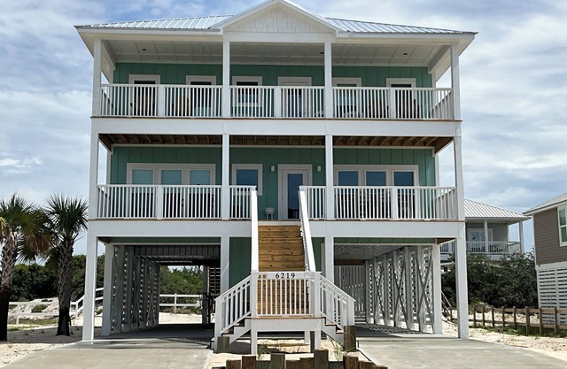 Reduced rates for all of August! Spectacular 2nd tier w/ great views!