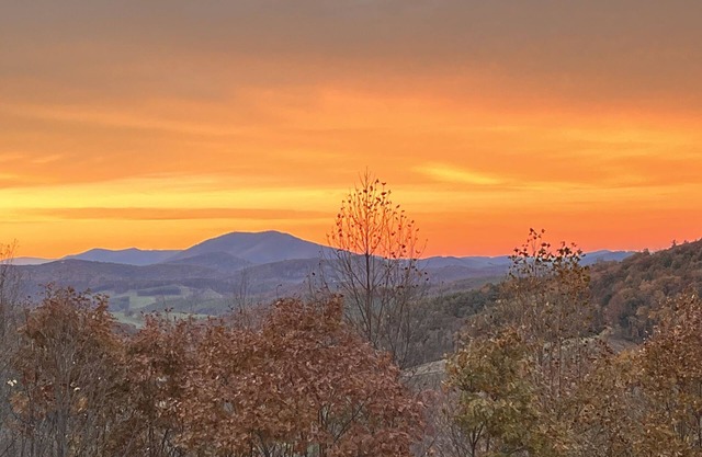 Cabaña cerca de Boone, Blowing Rock, Blue Ridge Pkw - ¡EXCELENTES vistas! ¡Bajas tasas!