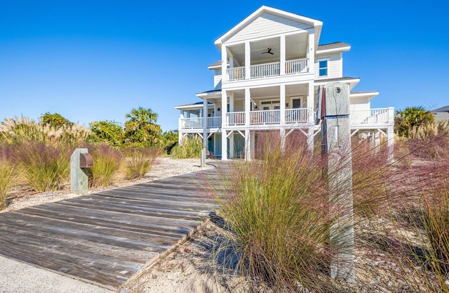 Stunning Home near S. Beach. Ocean Views from Upper Deck - Both Clubs available