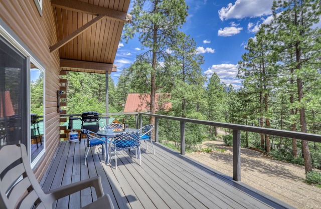San Juan Cabin: Cozy Mountain Getaway, Fire Pit, Mtn Views, 10 Min to Downtown, Close to Wolf Creek!