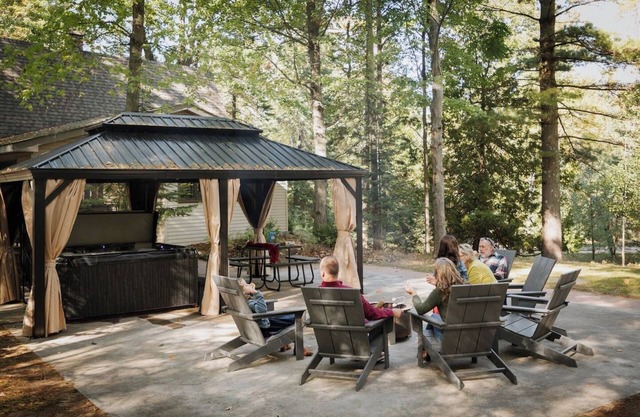 Fall Escape | Steps to Lake MI w/ Hot Tub!