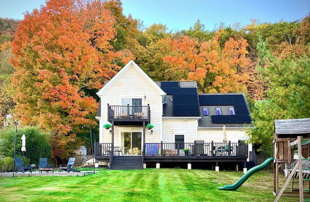 TRUE LAKEFRONT Getaway on Greenwood Lake. Just 50mi from NYC. @thelakehousegwlny