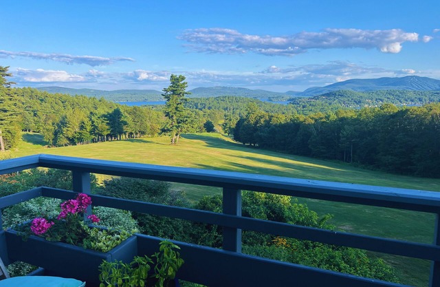Fall 2025 dates avail! Jaw-dropping views + foliage. Gorgeous 4-bed by the lake