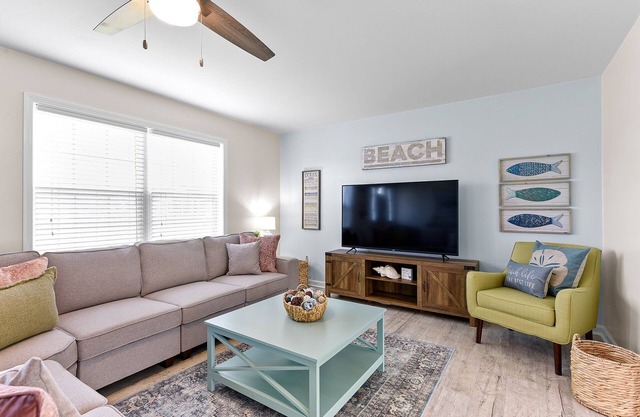 Beachy Bliss - Peaceful, Cute & Poolside!