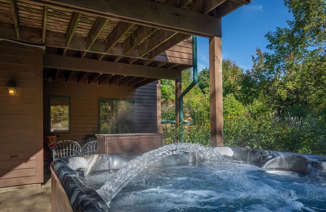 ~ NUEVA TINA CALIENTE ~ 4HAB / Pet Friendly Talisman Lodge w / Mesa de billar, chimenea, barbacoa