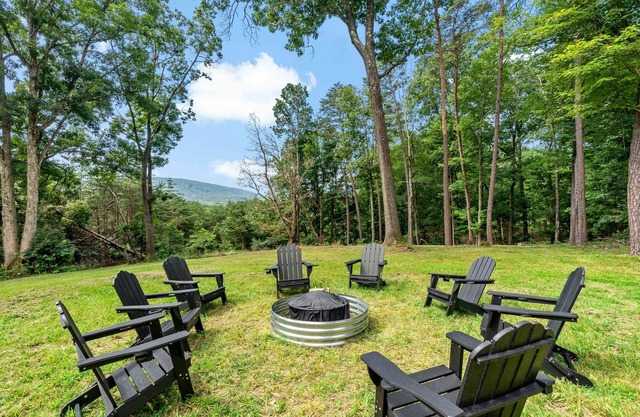 Country Escape HotTub Stars FirePit Sauna 2Kings Arcade Large Deck