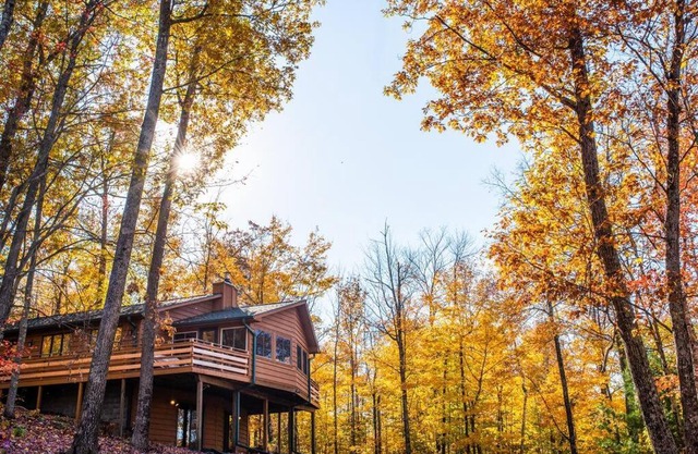 Fall Getaway Resort-3 KING suites, Dog-Friendly