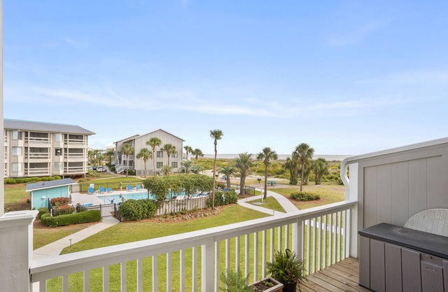 Oceanview 2-Bedroom Condo on Harbor Island: Deck, Pool, Beach Access & Park Pass!