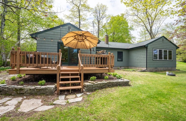 Lake Front Getaway! Dogs, Fire Pit & Deck