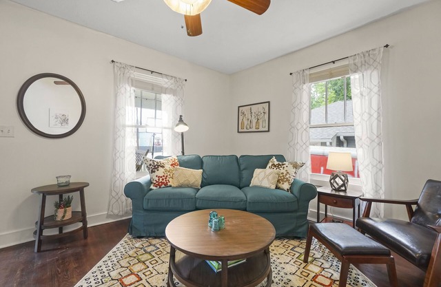 Fall Promo, 30 Day +, Southern Comfort w/ Fast Wi-Fi + Close to Airport!